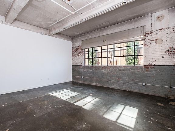 4th image of 423 E 3rd St APT 302