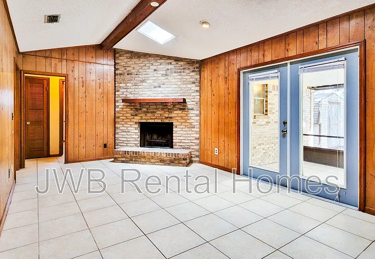 4863 Latimer Rd S — Photo 6