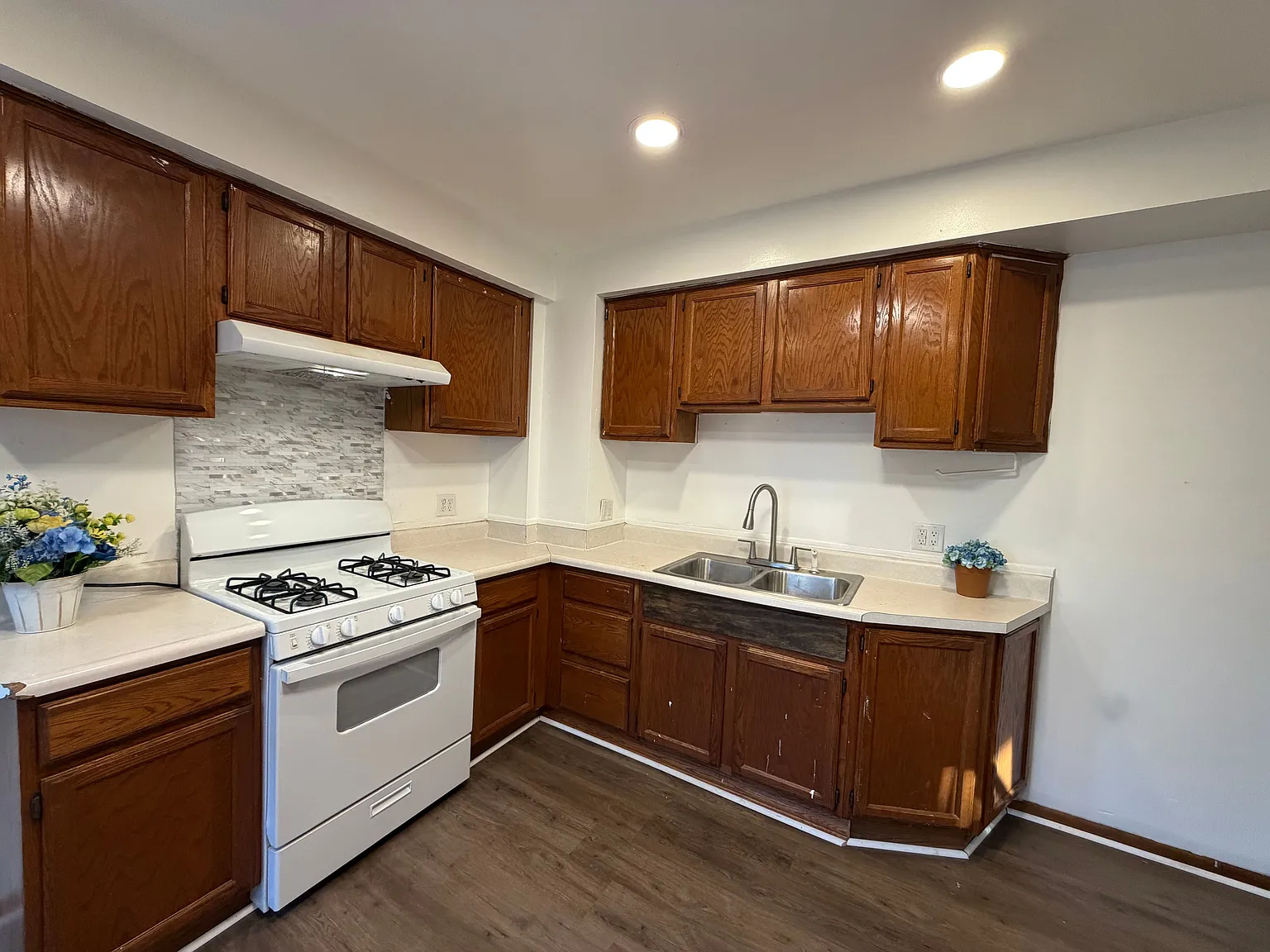 4 bed, 1.0 bath, $1,275 — Photo 4