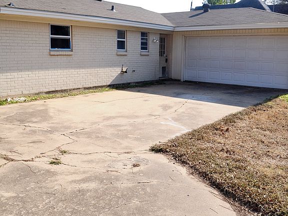 4th image of 1206 Stanwood Ave