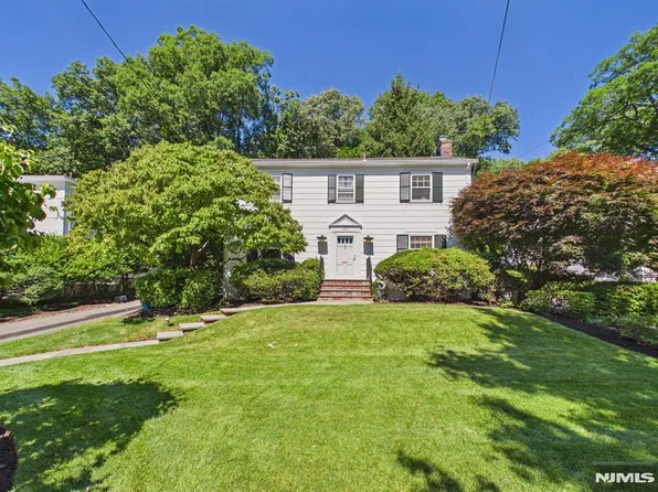318 Beechwood Rd, Ridgewood, NJ 07450