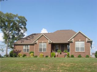 128 E Laurel Dr, Lawrenceburg, TN 38464