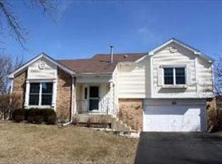 790 White Pine Cir, Lake In The Hills, IL 60156