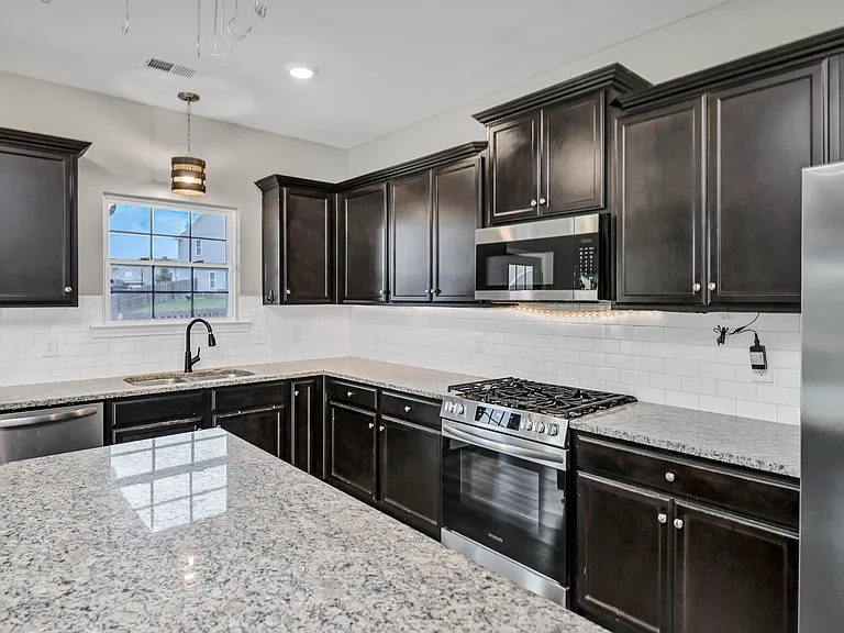 414 Tulip Way — Photo 17