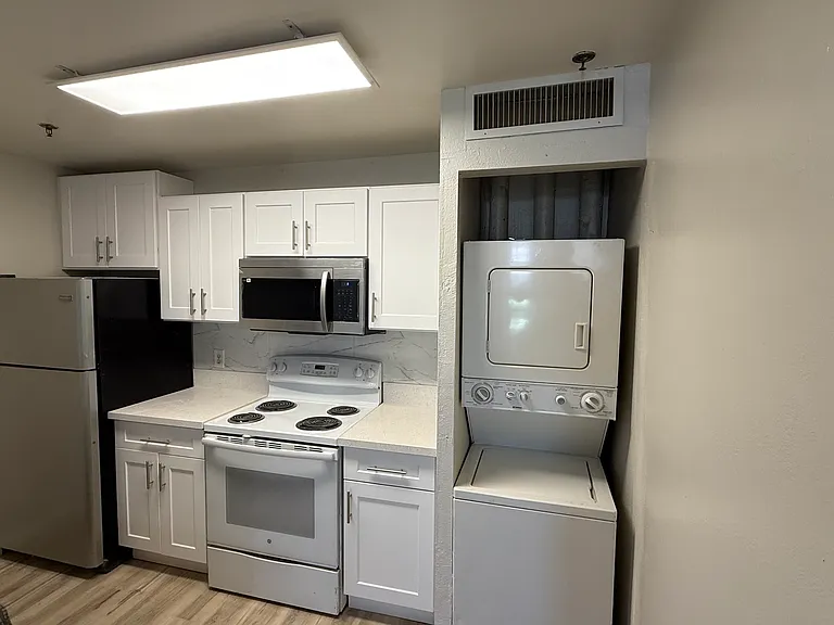 1381 E University Ave #311 — Photo 3