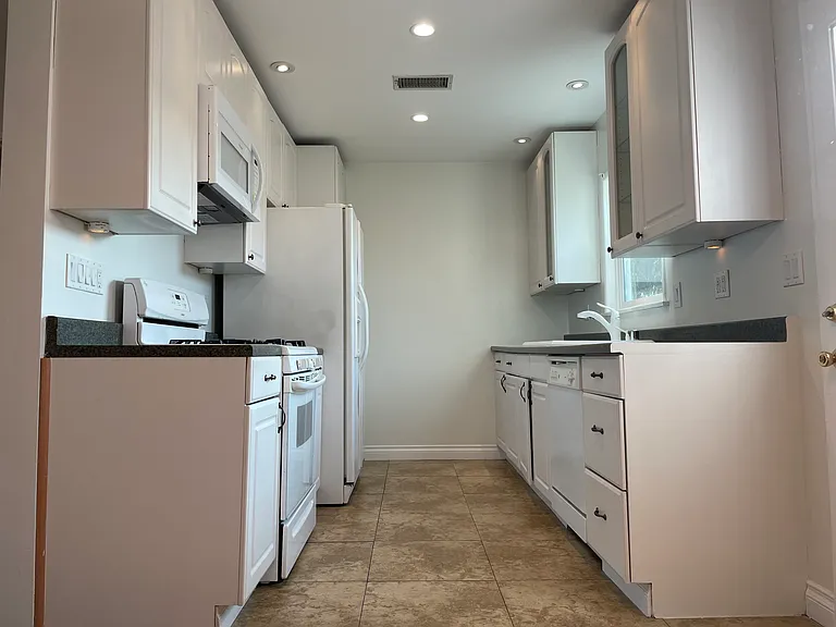 12934 Burbank Blvd #4 — Photo 12