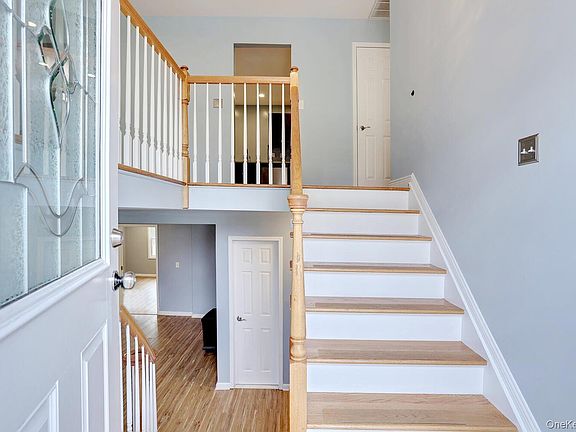 3rd image of 6 Hemlock Lane