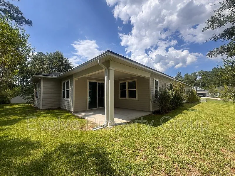 3 bed, 2.0 bath, 1960 sqft, $2,999 — Photo 2