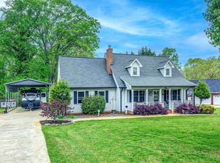 183 Meadow Wood Dr, Gaffney, SC 29341