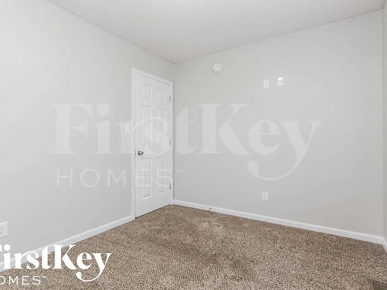 746 Apple Ln — Photo 11