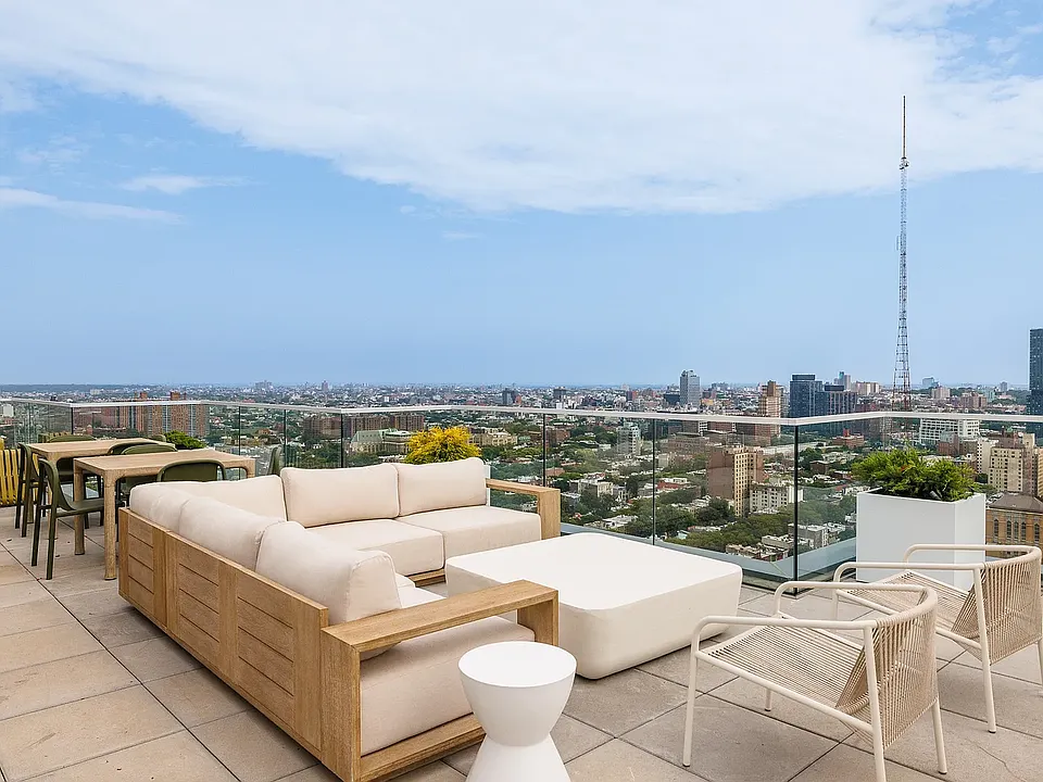 240 Willoughby St #3R