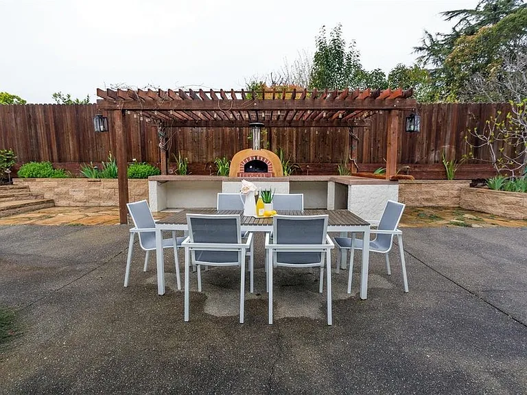 120 Holstrom Cir — Photo 4
