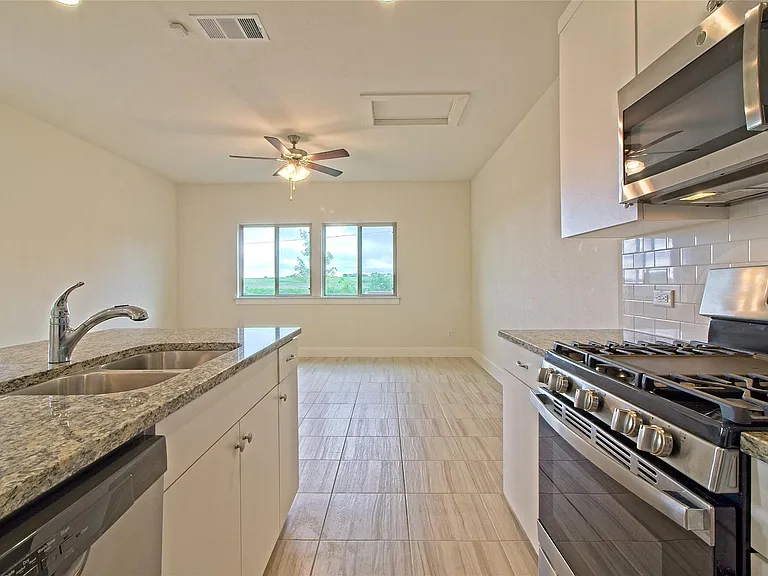 555 White Steppe Way — Photo 18