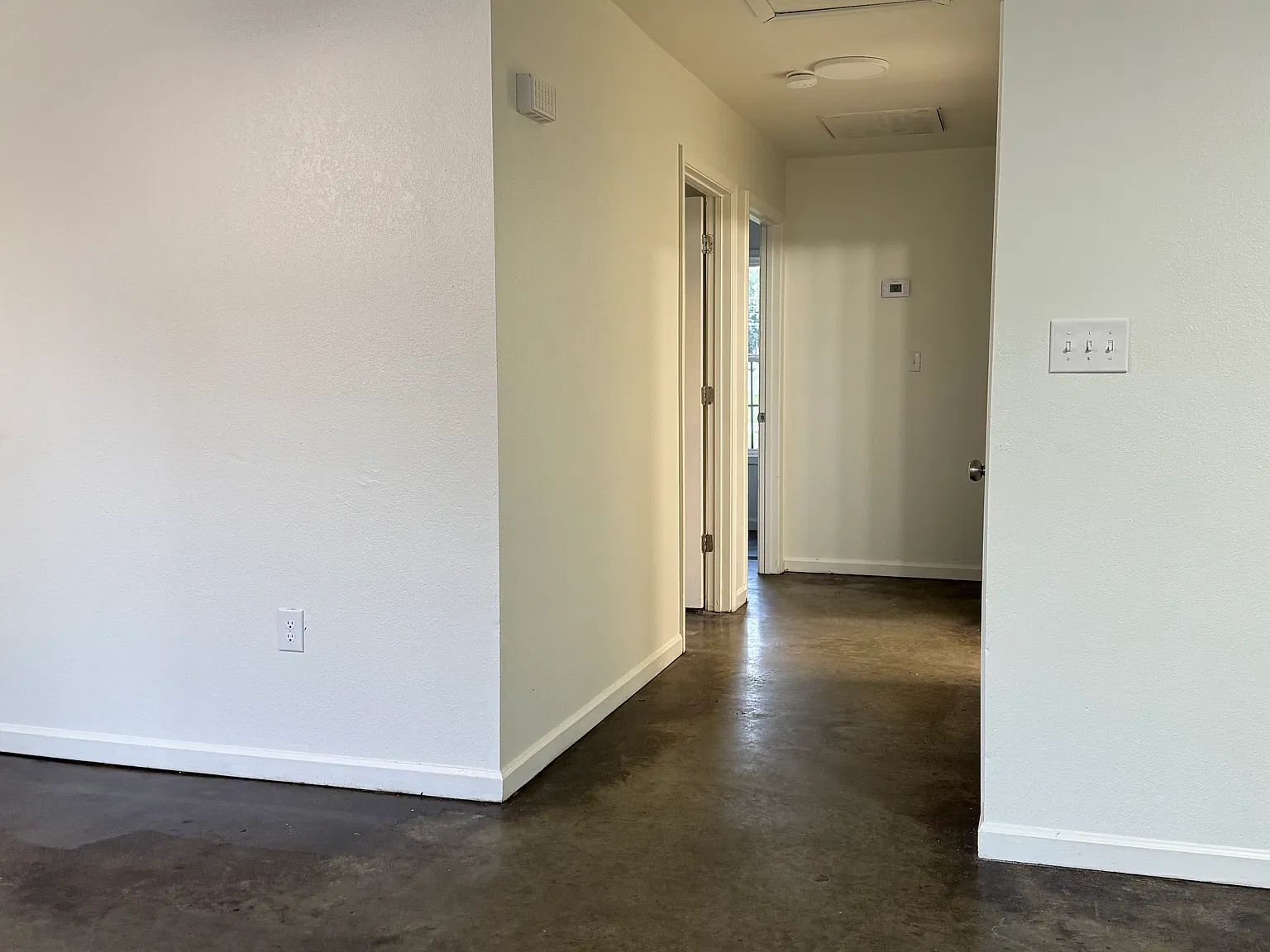3 bed, 950 sqft, $875 — Photo 3