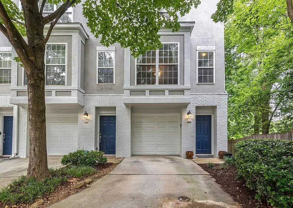 1144 Village Ct SE