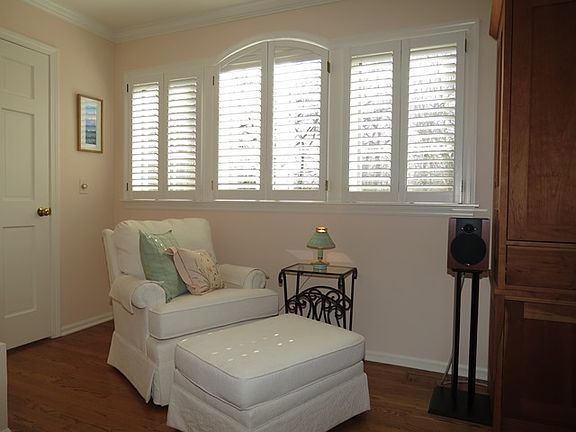 Sitting area in master suite