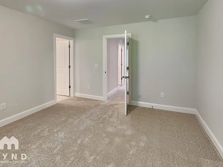 572 Barrington Row Ave — Photo 6