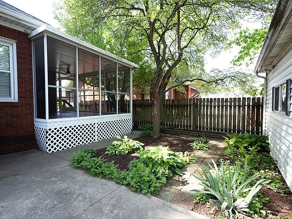 5th image of 1660 Lincoln Ave