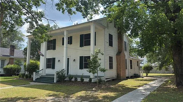 4 bed, 4.0 bath, 4011 sqft, $2,500 — Photo 1