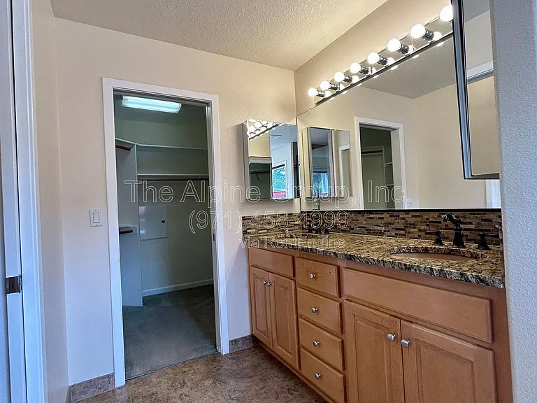 351 NW Kotrik Pl — Photo 45
