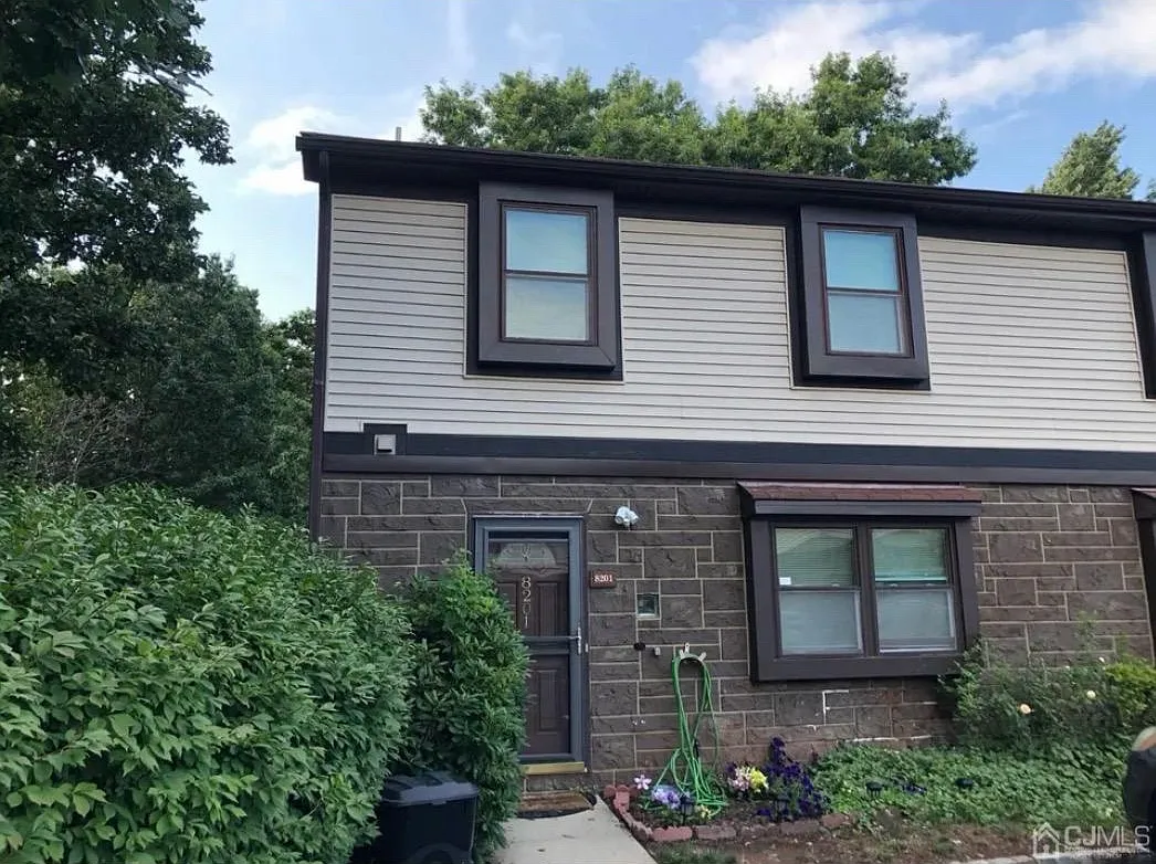 2 bed, 1.5 bath, 1452 sqft, $2,600 — Photo 1