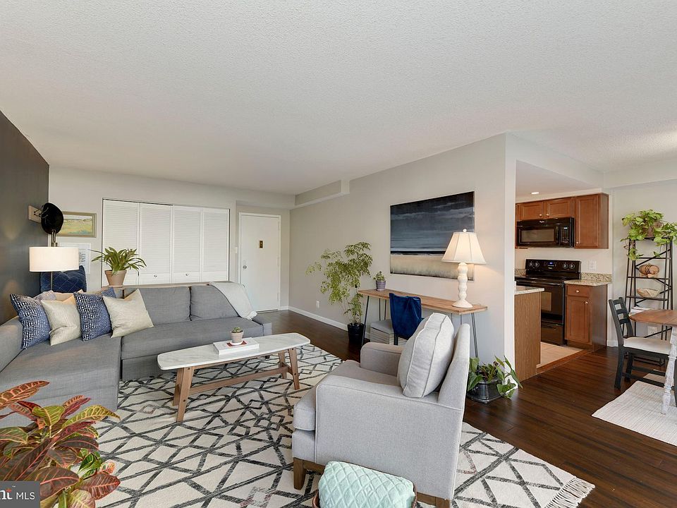 1st image of 1401 N Rhodes St APT 203