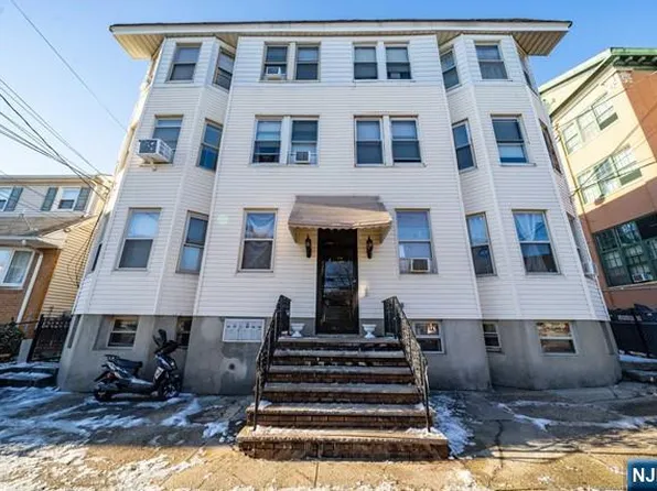 103-105 Devon St, Kearny, NJ 07032