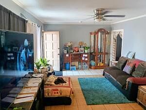 1st image of 4052 Lindsay St