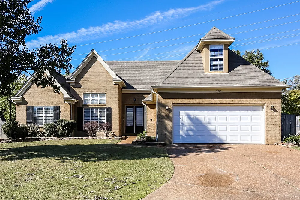 4 bed, 2.0 bath, 2400 sqft, $2,190 — Photo 1