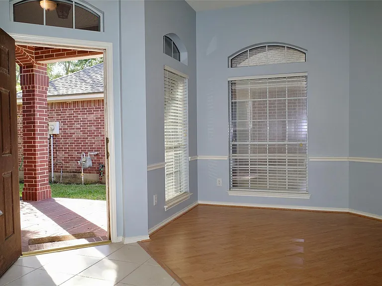 1506 Rogers Lake Ln — Photo 5