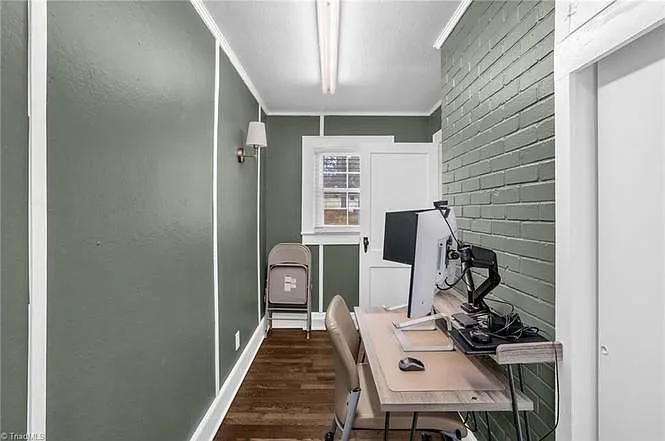 1519 Victory St — Photo 2