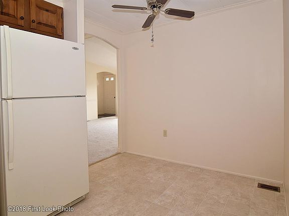 5th image of 73 Holiday Ct