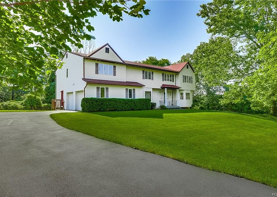1st image of 15 Algonquin Cir