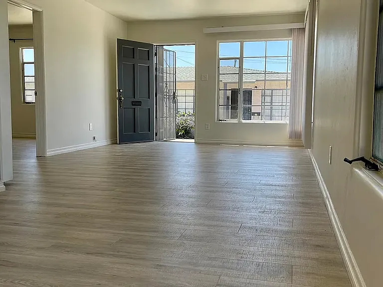 3028 Poe St — Photo 5