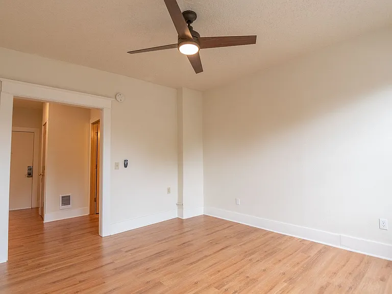 6020 NE Glisan St — Photo 22
