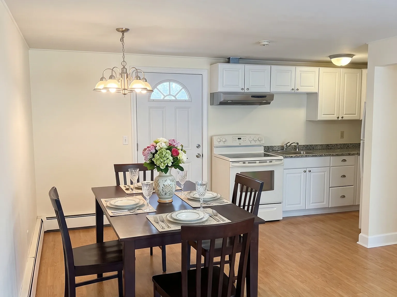 2 bed, 1.0 bath, 650 sqft, $1,700 — Photo 3