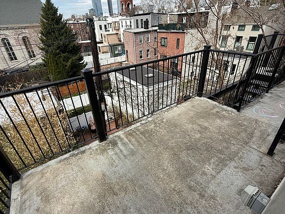 4th image of 61 Erie St #3R