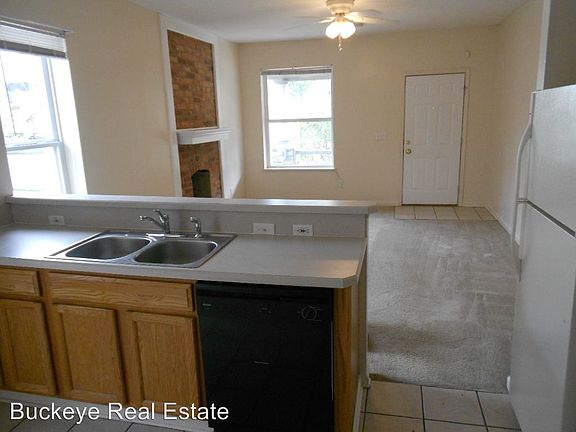 4th image of 82 E 11th Ave