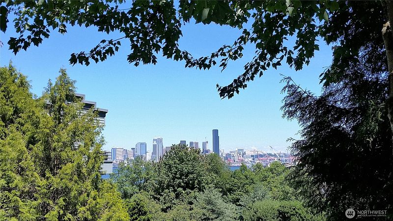 3rd image of 2349 SW Harbor Avenue SW #101