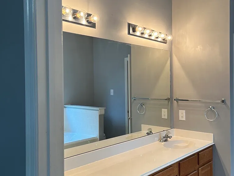 3523 Kings Mountain Dr — Photo 2