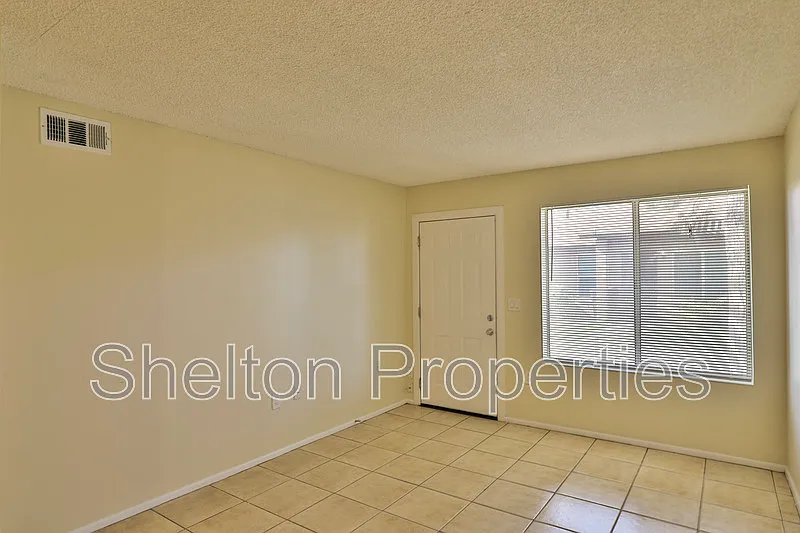 2 bed, 1.0 bath, 825 sqft, $1,240 — Photo 4
