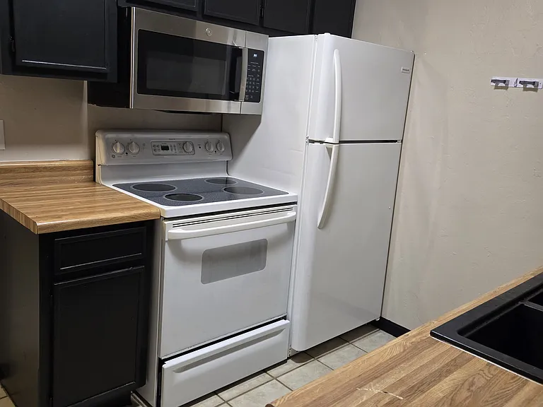 2532 Mar Ct — Photo 5
