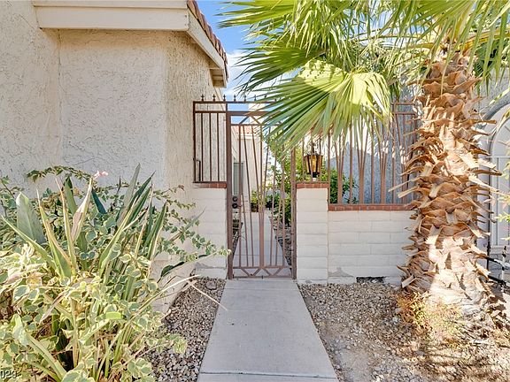 2nd image of 2311 Los Feliz St