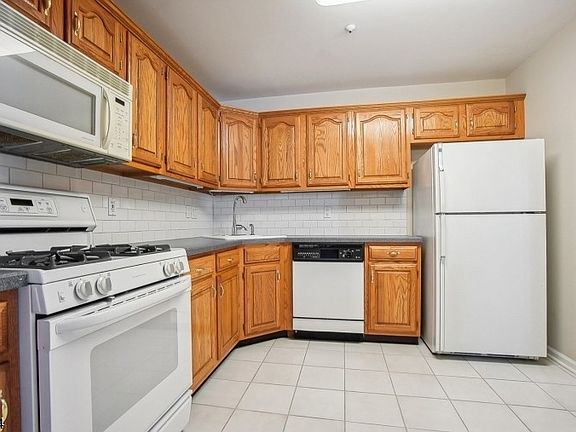 4th image of 157 Potomac Dr