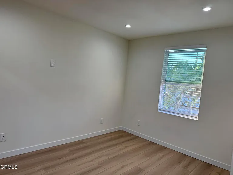 22306 Kittridge St — Photo 5