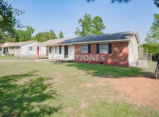 6816 Radial Dr, Fayetteville, NC 28311