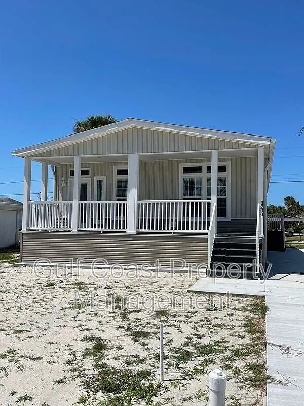 3 bed, 2.0 bath, 1352 sqft, $1,725 — Photo 1