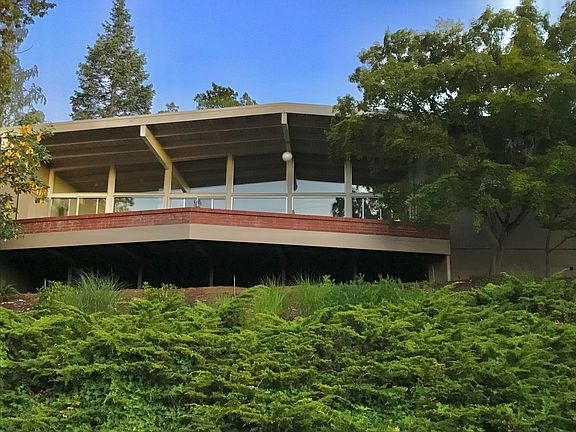 2nd image of 630 Leonard St