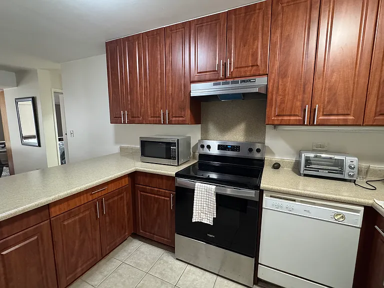 511 Hahaione St #8B — Photo 5