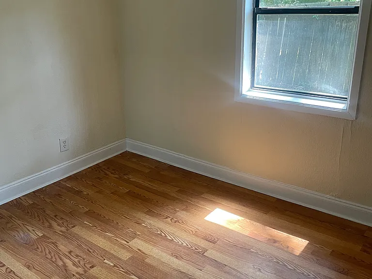 821 Locust St — Photo 6